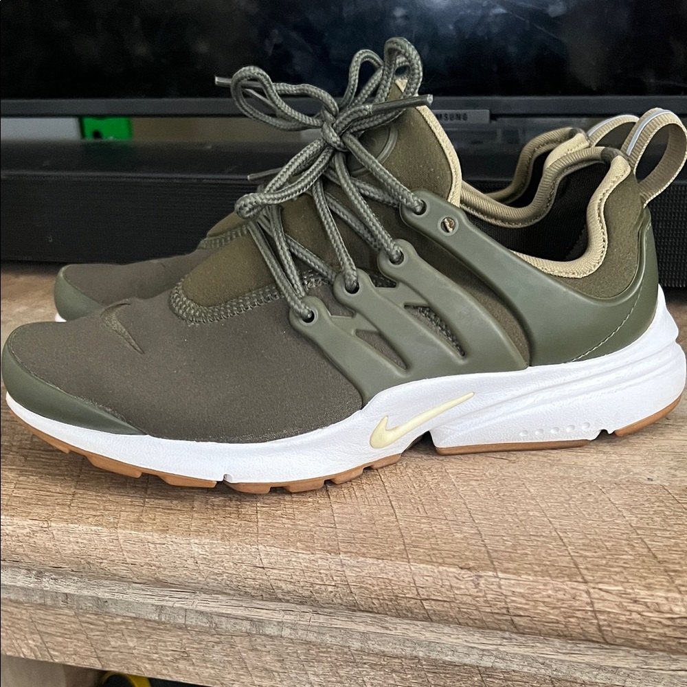 Nike Women’s Khaki and White Presto Sneakers.  Size 5